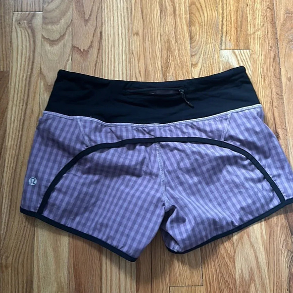 Lululemon sz 4 Speed Shorts purple gingham great pre owned condition - Picture 2 of 5